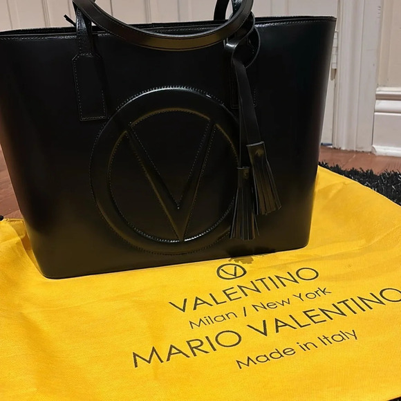 ⭐️HP🖤Valentino by Mario Valentino Leather X Large Soho FV Tote NWT - Picture 4 of 17